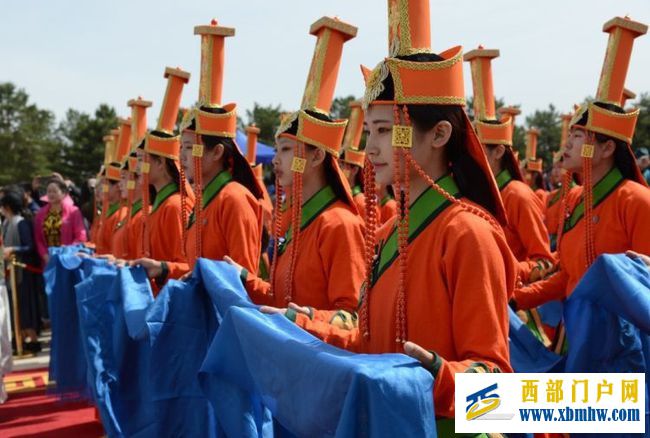 内蒙古自治区建立以后,为何首府城市,必须选择呼和...(图3) 内蒙古自治区建立以后,为何首府城市,必须选择呼和...(图3)