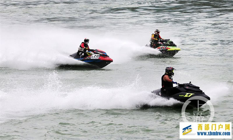 重庆彭水:摩托艇“飞”乌江(图1) 重庆彭水:摩托艇“飞”乌江(图1)