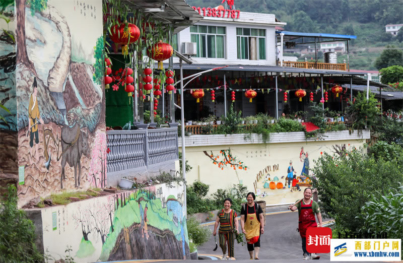 党代表走进乡村宣讲四川宜宾高县打造“蔬果飘香童乐小靖”品牌加快乡村振兴(图1) 党代表走进乡村宣讲四川宜宾高县打造“蔬果飘香童乐小靖”品牌加快乡村振兴(图1)