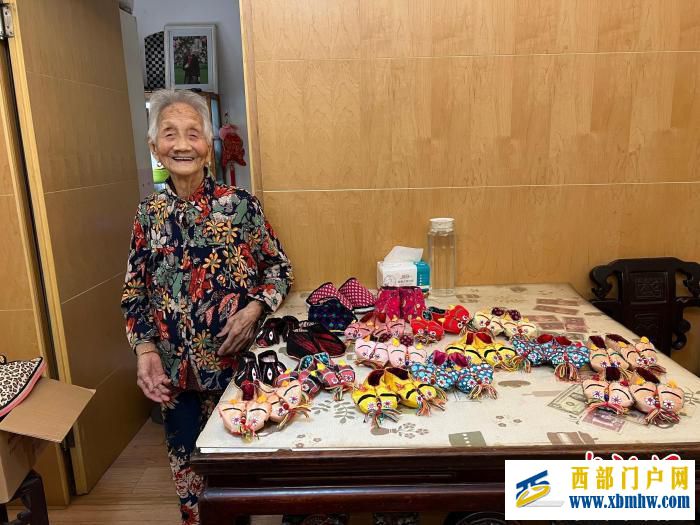 浙江百岁老人“长寿秘诀”:保持乐观心态储存美好回忆(图1) 浙江百岁老人“长寿秘诀”:保持乐观心态储存美好回忆(图1)