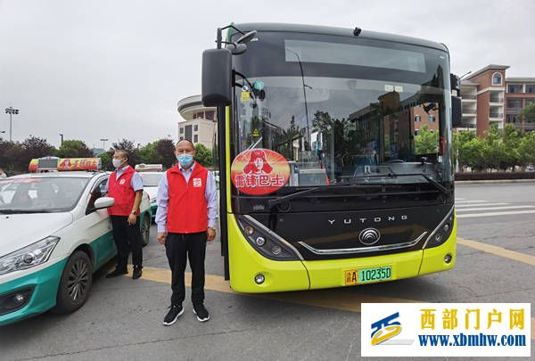 重庆首支“雷锋巴士”志愿服务队在合川成立(图1) 重庆首支“雷锋巴士”志愿服务队在合川成立(图1)