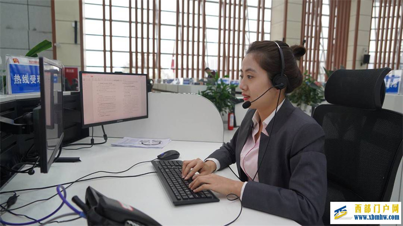 乐山心连心服务中心:日均受理1500件群众诉求满意率达98.8%(图1) 乐山心连心服务中心:日均受理1500件群众诉求满意率达98.8%(图1)