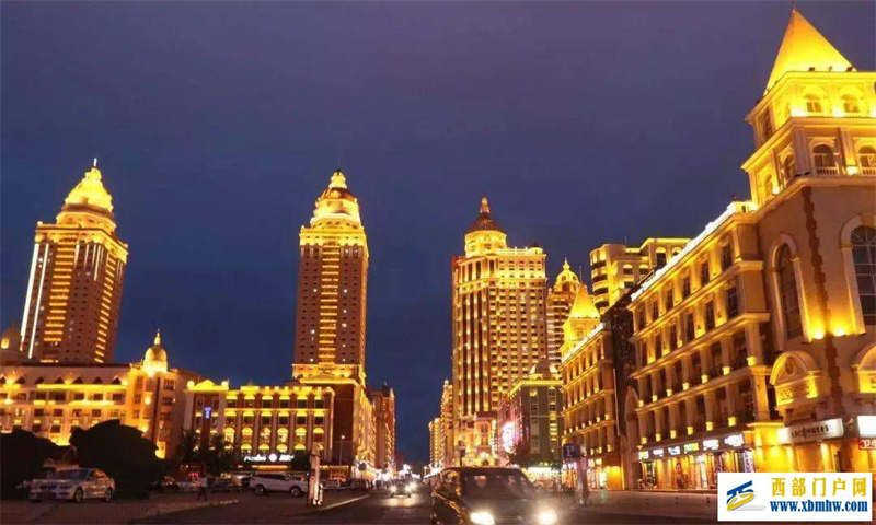 夜幕下的满洲里步行街(图2) 夜幕下的满洲里步行街(图2)