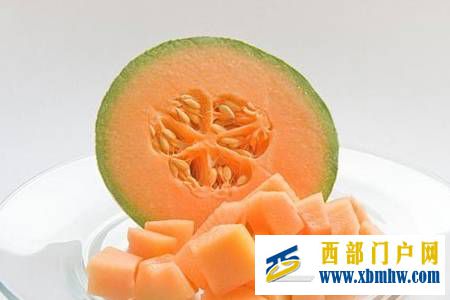 吃哈密瓜会长胖?多少人这样吃哈密瓜,身体变得不健康(图1) 吃哈密瓜会长胖?多少人这样吃哈密瓜,身体变得不健康(图1)