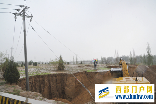 国网宁夏电力宁东供电公司全面吹响防洪防汛“集结号”确保电网安全度汛(图1) 国网宁夏电力宁东供电公司全面吹响防洪防汛“集结号”确保电网安全度汛(图1)