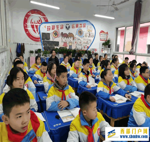 深入课堂把方向 精准指导促提升(图2) 图片2.png