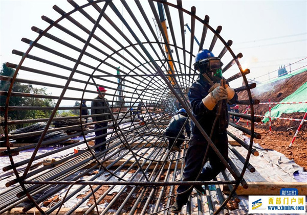 特高压首次落点重庆 助力成渝地区双城经济圈“加速跑”(图1) 特高压首次落点重庆 助力成渝地区双城经济圈“加速跑”(图1)