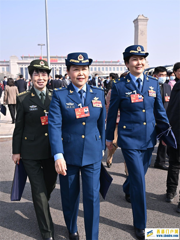 镜观·两会丨盛会开幕(图4) 镜观·两会丨盛会开幕(图4)