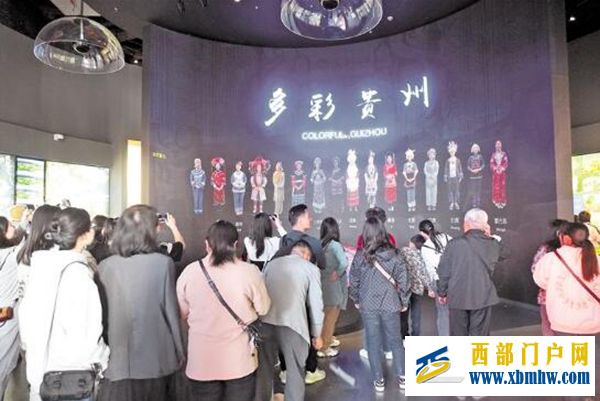 贵州各地文化场馆人气爆棚游客如潮(图2) 贵州各地文化场馆人气爆棚游客如潮(图2)