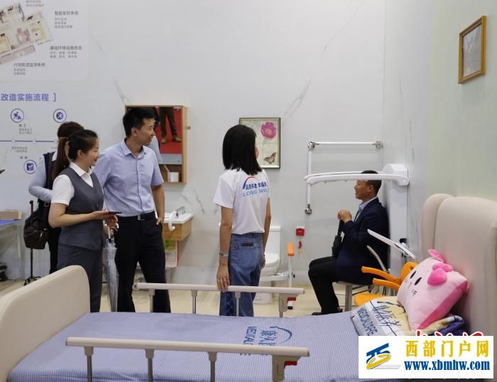 2023宁夏养老服务业博览会暨论坛在银川开幕 签约金额近10亿元(图4) 2023宁夏养老服务业博览会暨论坛在银川开幕 签约金额近10亿元(图4)