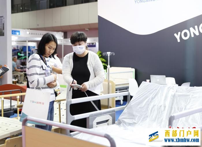 2023宁夏养老服务业博览会暨论坛在银川开幕 签约金额近10亿元(图3) 2023宁夏养老服务业博览会暨论坛在银川开幕 签约金额近10亿元(图3)