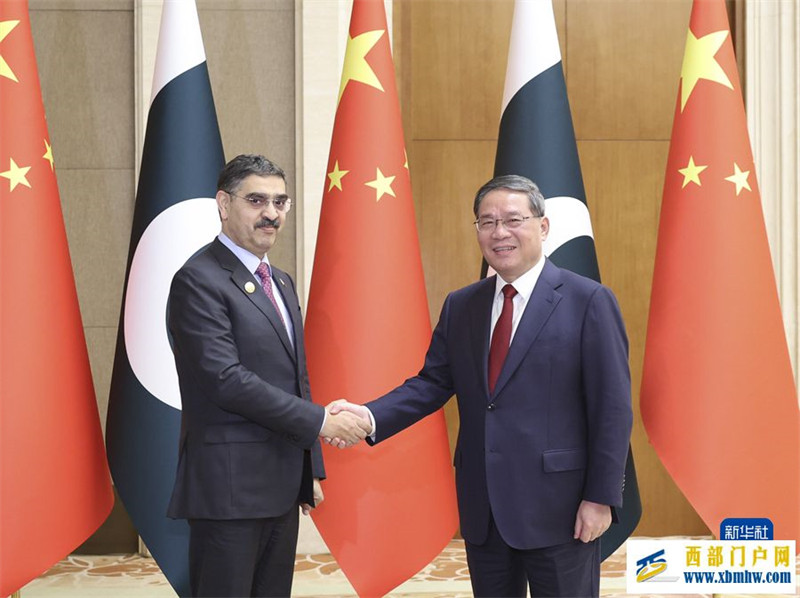 李强会见巴基斯坦总理卡卡尔(图1) 李强会见巴基斯坦总理卡卡尔(图1)