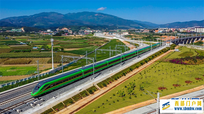 中老铁路跨境旅客发送量突破10万人次(图4) 中老铁路跨境旅客发送量突破10万人次(图4)