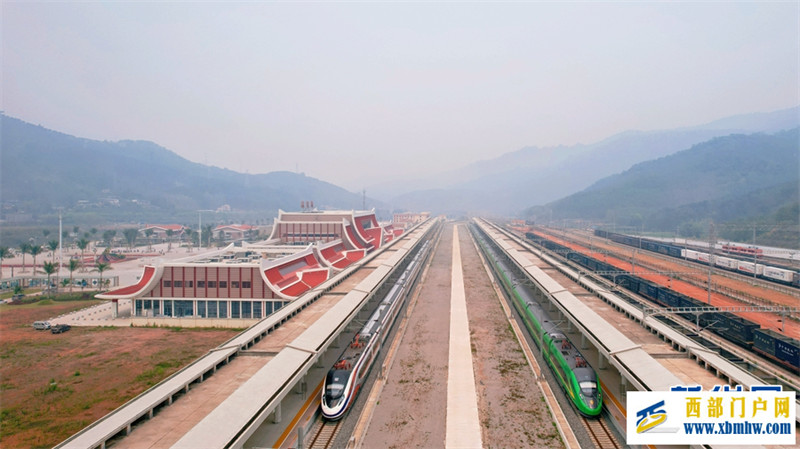 中老铁路跨境旅客发送量突破10万人次(图3) 中老铁路跨境旅客发送量突破10万人次(图3)