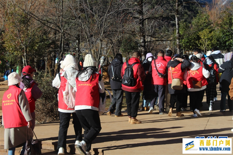 云南丽江举办青年志愿者环保徒步(图3) 云南丽江举办青年志愿者环保徒步(图3)