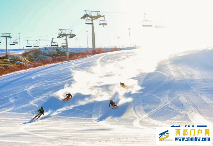 呼和浩特冰雪节开幕 三大系列活动悦动北疆(图2) 呼和浩特冰雪节开幕 三大系列活动悦动北疆(图2)