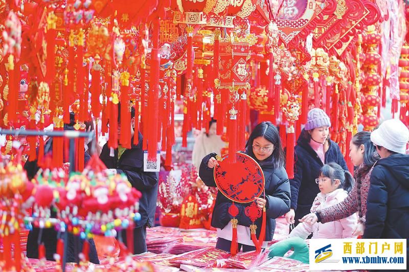 跨年热带动餐饮火“铁公机水”出行忙(图1) 跨年热带动餐饮火“铁公机水”出行忙(图1)