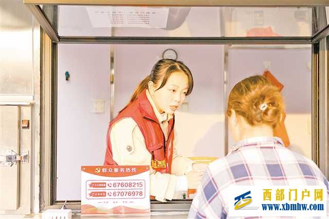 川美硕士江北区当专职网格员 “三色”画出居家老人“满格”幸福感(图1) 川美硕士江北区当专职网格员 “三色”画出居家老人“满格”幸福感(图1)