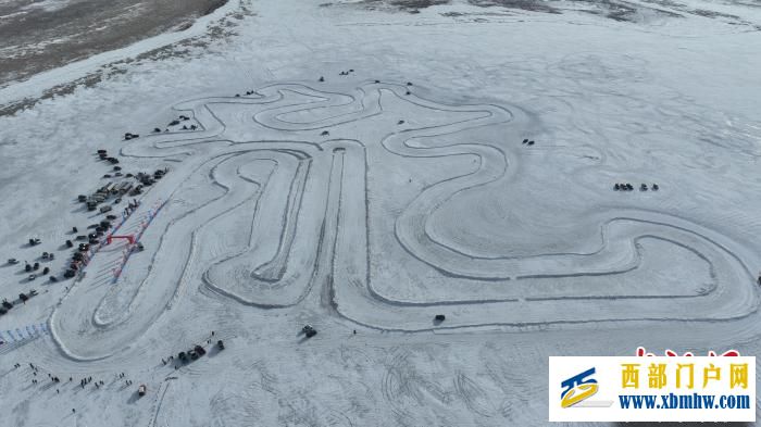 内蒙古达里湖上演车王争霸 数百辆越野车冰面画“龍”(图2) 内蒙古达里湖上演车王争霸 数百辆越野车冰面画“龍”(图2)