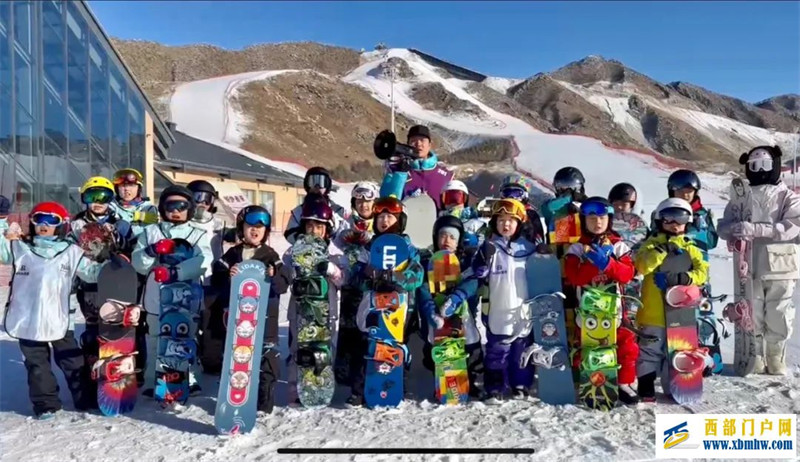 太火啦!呼和浩特冰雪场上“热辣滚烫”(图3) 图片