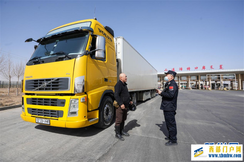 内蒙古二连浩特公路口岸24小时货运通关(图1) 内蒙古二连浩特公路口岸24小时货运通关(图1)