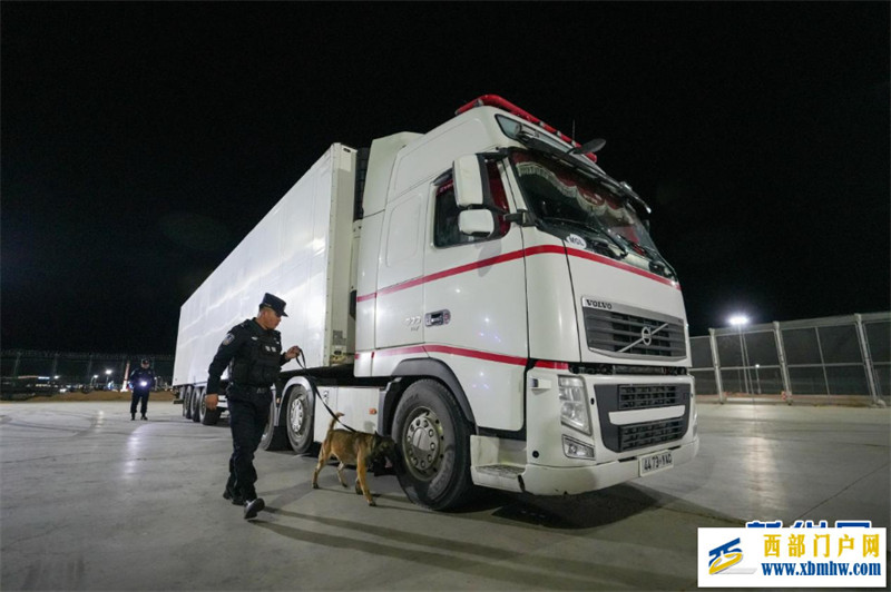内蒙古二连浩特公路口岸24小时货运通关(图3) 内蒙古二连浩特公路口岸24小时货运通关(图3)