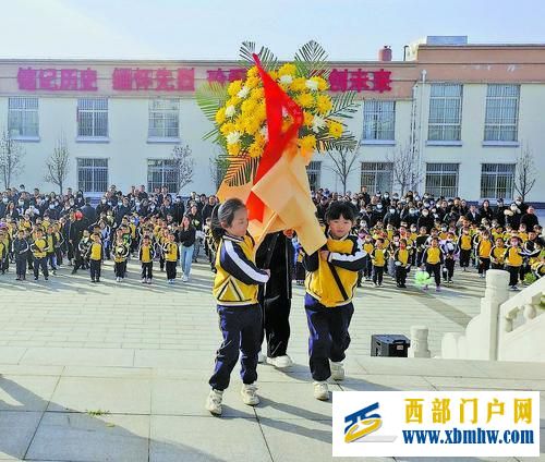 陕西师生开展2024年清明节活动(图6) 68f95ddea44c8ab5cc96fafb8787f85f_14-43-48-48-1.jpg