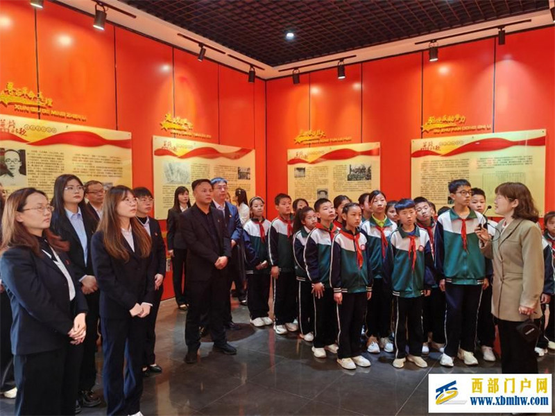 陕西师生开展2024年清明节活动(图8) 2229001d2625cd0209ae1c2834761eb1_14-43-50-14-1.jpg