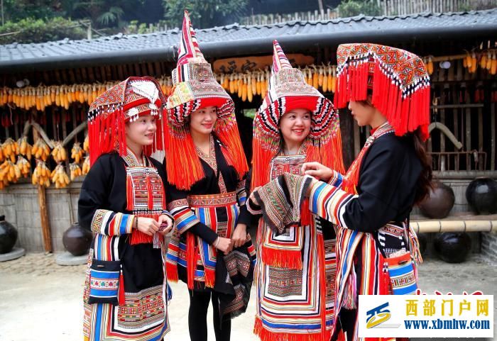 广西千年瑶绣走向世界(图1) 广西千年瑶绣走向世界(图1)