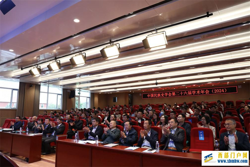 近百位专家齐聚宁夏共话中华民族“三交”史研究新探索(图2) 近百位专家齐聚宁夏共话中华民族“三交”史研究新探索(图2)