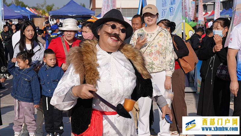 银川市兴庆区2024年中国农民丰收节系列活动启幕(图1) 银川市兴庆区2024年中国农民丰收节系列活动启幕(图1)