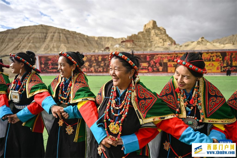 古格王国遗址脚下的非遗——“宣舞”(图3) 古格王国遗址脚下的非遗——“宣舞”(图3)