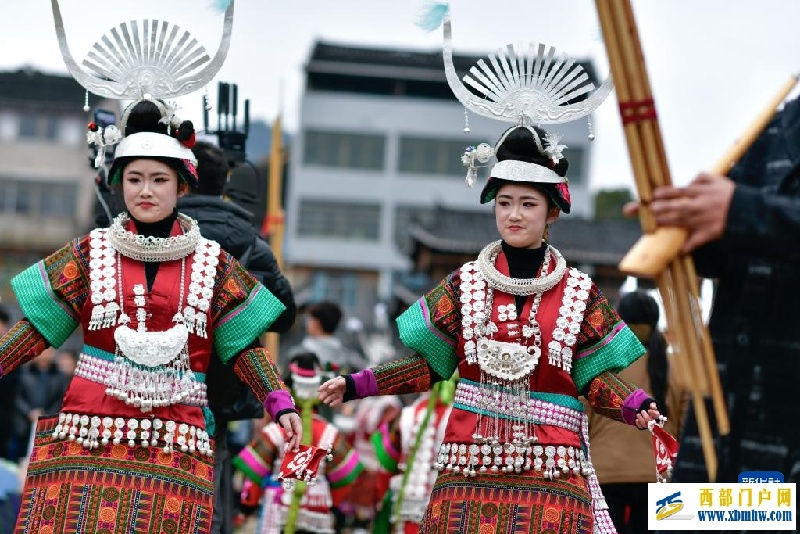 两对苗族双胞胎姐妹共赴“甘囊香”(图8) 两对苗族双胞胎姐妹共赴“甘囊香”(图8)