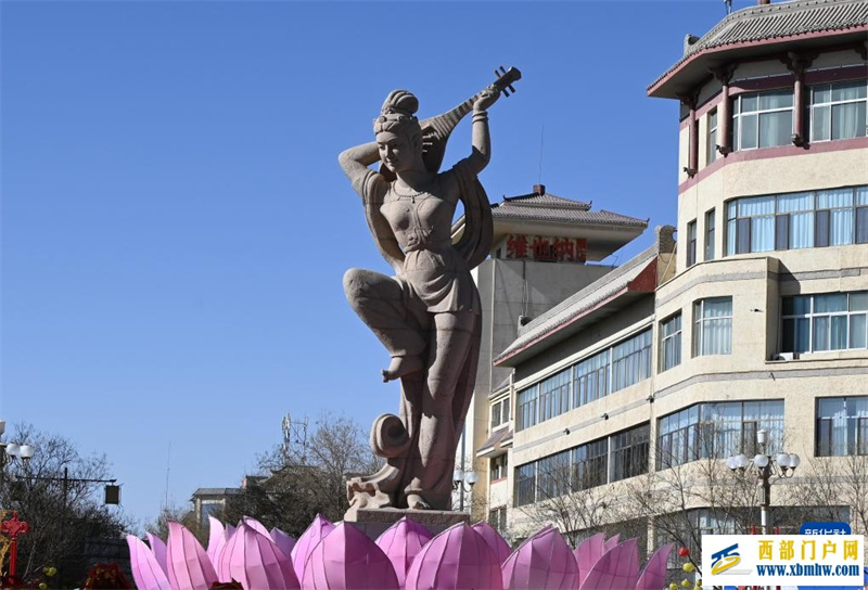 敦煌:镶嵌在沙漠里的绿宝石(图2) 敦煌:镶嵌在沙漠里的绿宝石(图2)