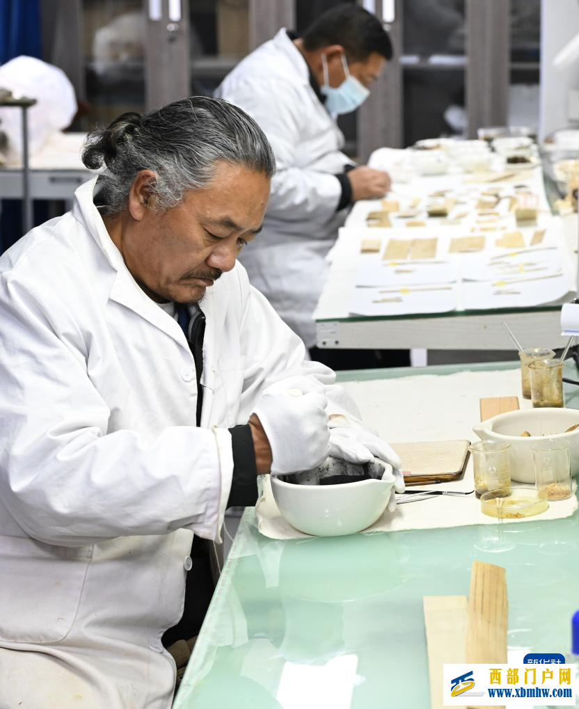 西藏布达拉宫:贝叶经实验性修复取得阶段性成果(图2) 西藏布达拉宫:贝叶经实验性修复取得阶段性成果(图2)