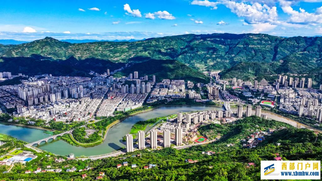 重庆开州：一城山色半城湖(图1)